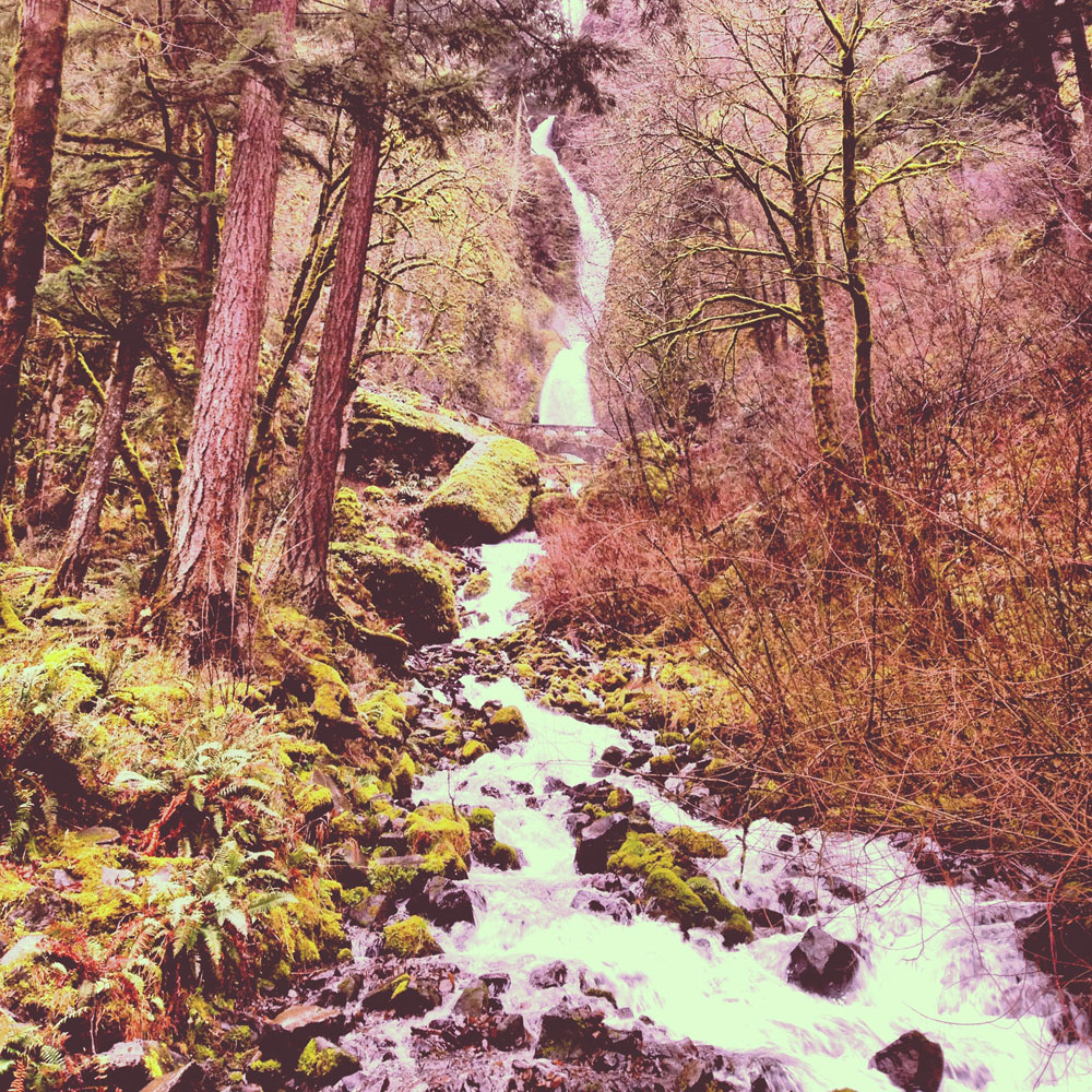 waterfalls in Oregon and Nike