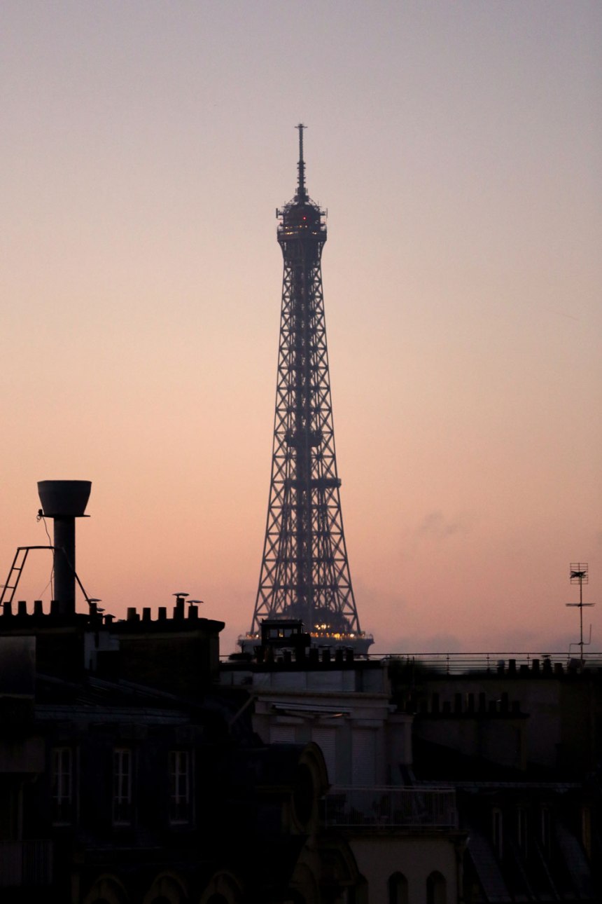 Sunrise in Paris / for the love of nike