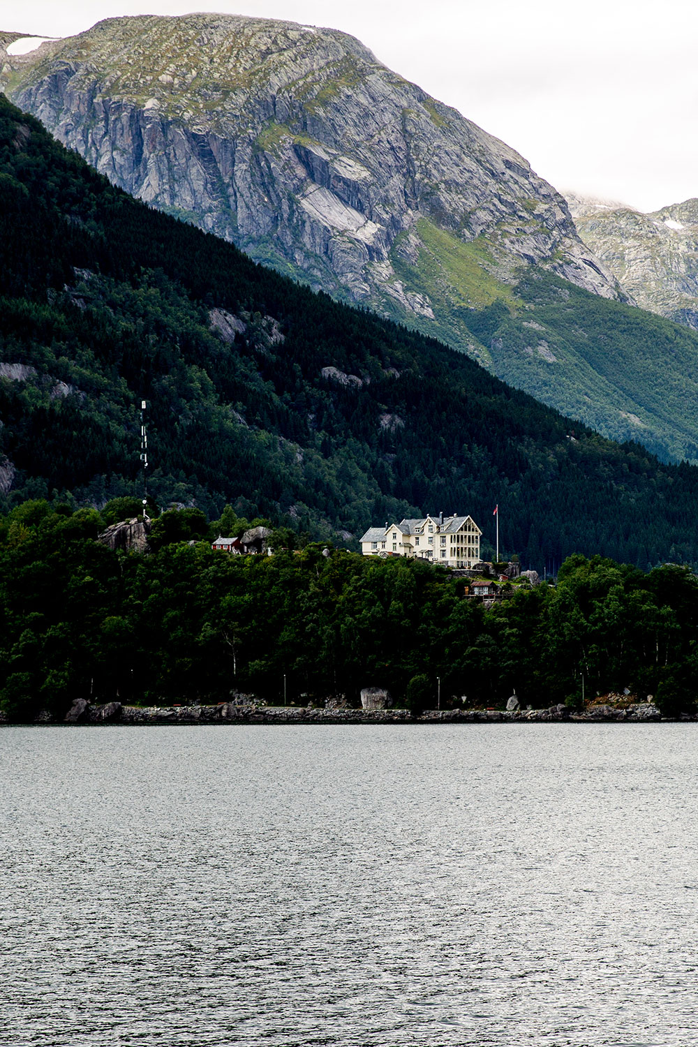 Hiking Trolltunga / for the love of nike