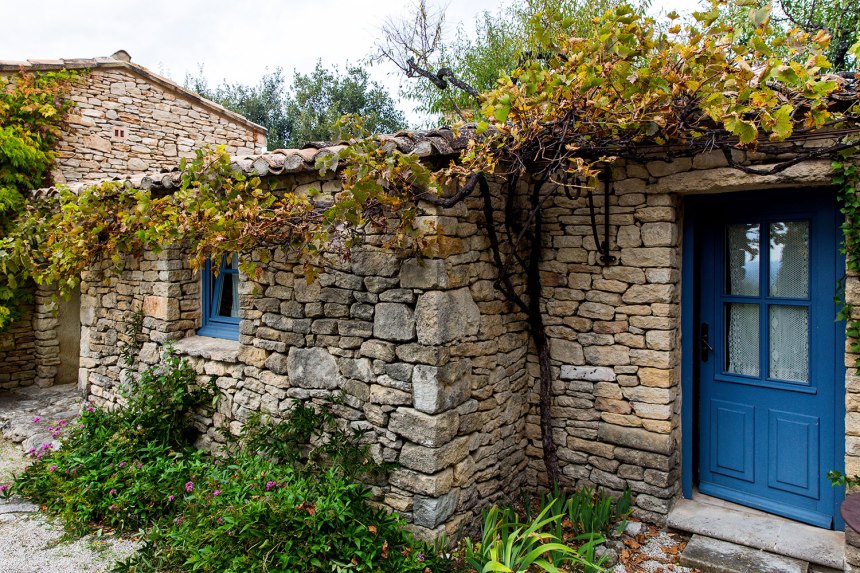 Gordes, Provence-Alpes-Côte d'Azur / for the love of nike / photo by Jennifer Martinez Conway