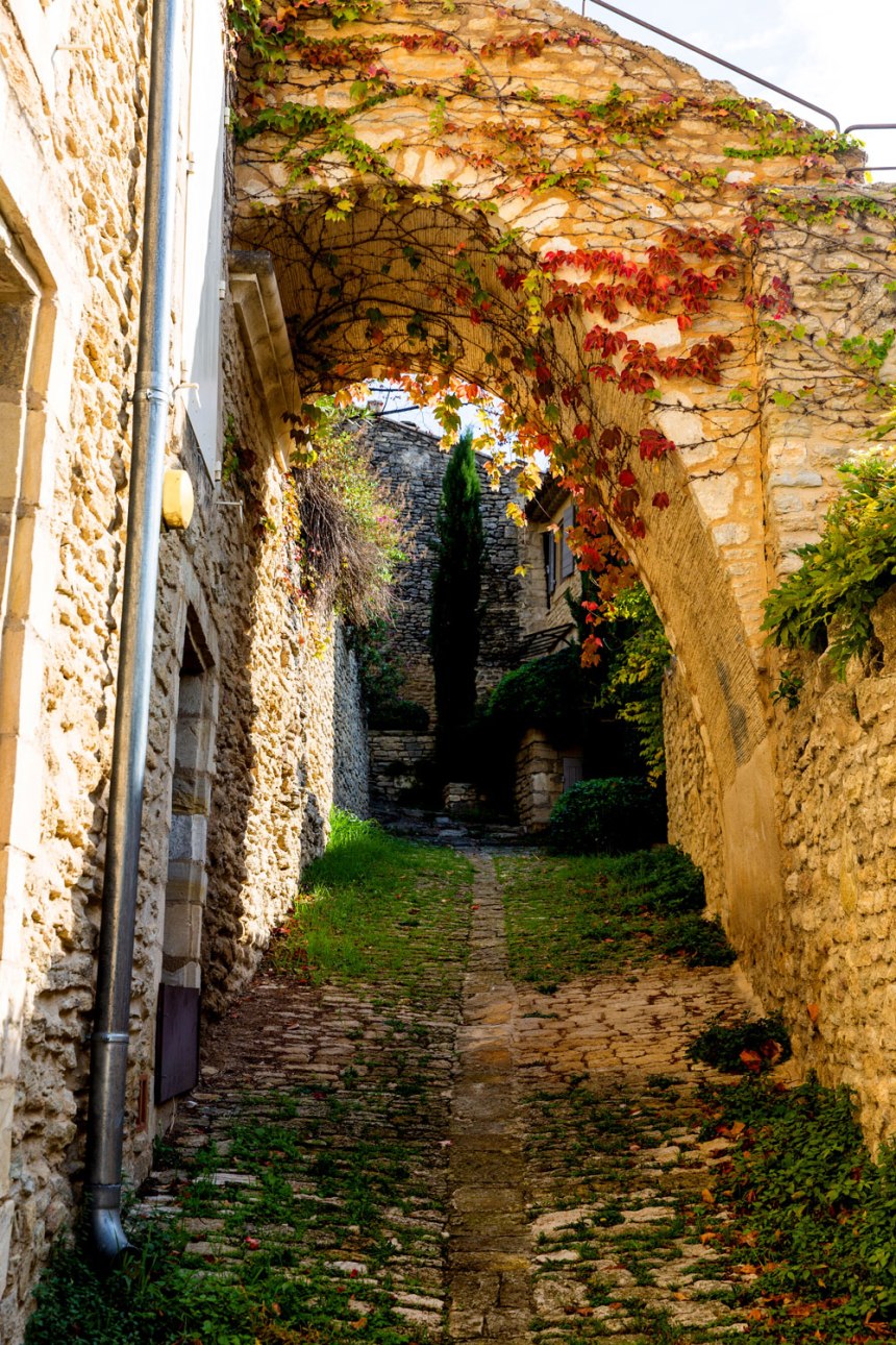 Gordes, Provence-Alpes-Côte d'Azur / for the love of nike / photo by Jennifer Martinez Conway