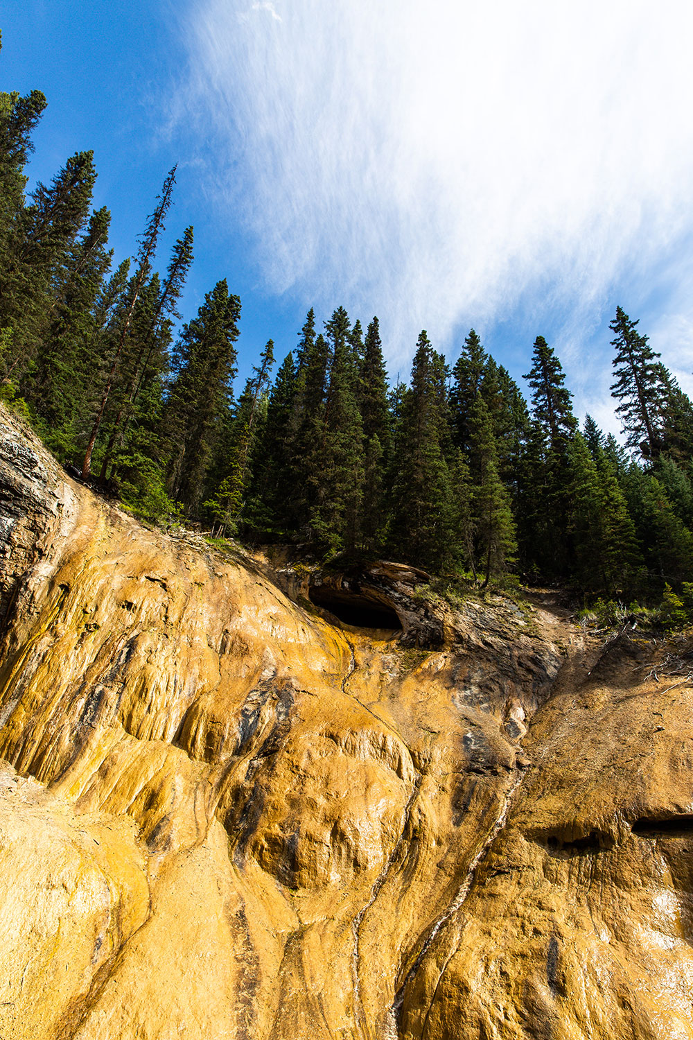 Exploring Johnston Canyon in Banff / for the love of nike