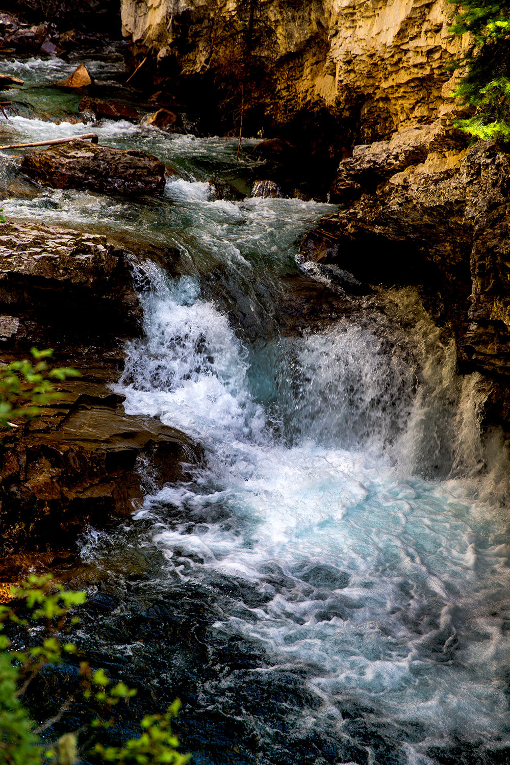 Exploring Johnston Canyon in Banff / for the love of nike