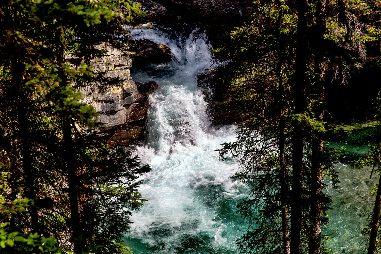 Exploring Johnston Canyon in Banff / for the love of nike