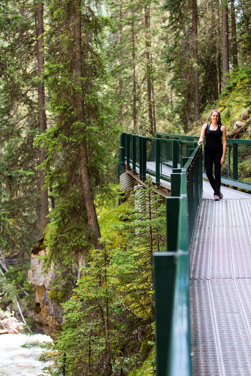 Exploring Johnston Canyon in Banff / for the love of nike