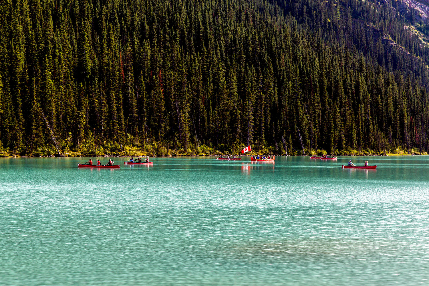 Exploring Lake Louise in Banff National Park / for the love of nike