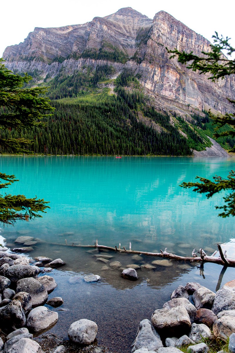 Exploring Lake Louise in Banff National Park / for the love of nike